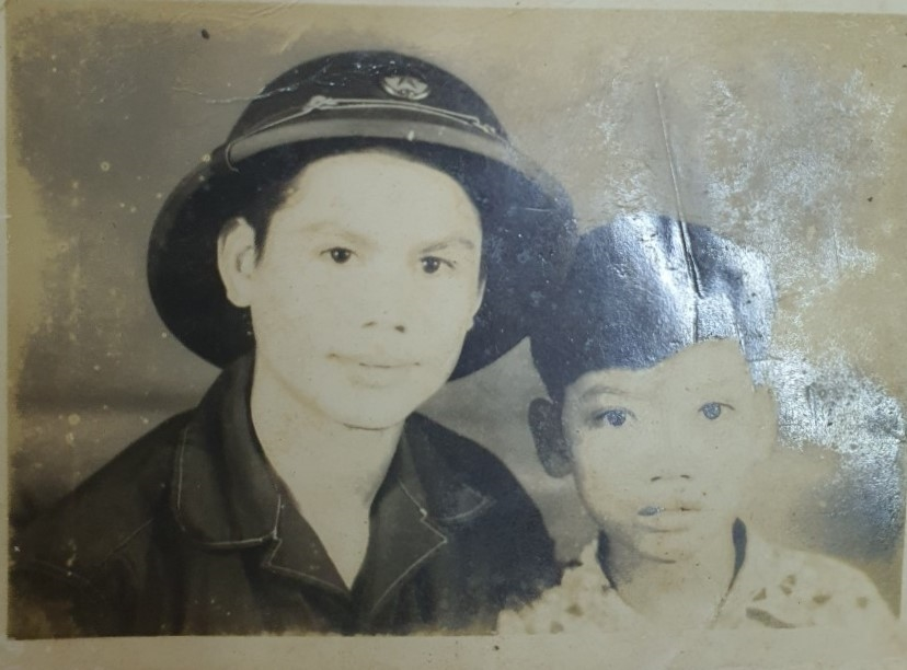 Kết nạp Đảng trên đường hành quân